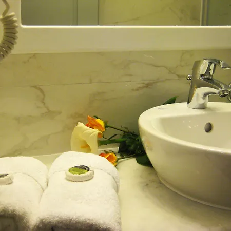Achilles Hotel 3*