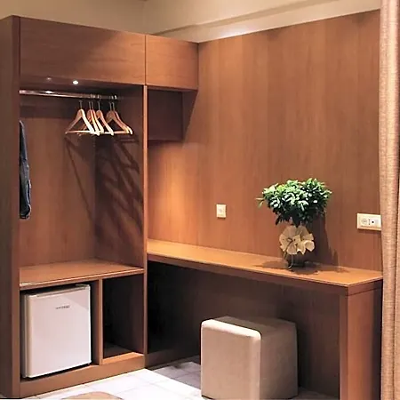 Achilles Hotel